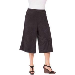 NEW  Moda Women's 1X Black Gaucho Faux Suede Pant